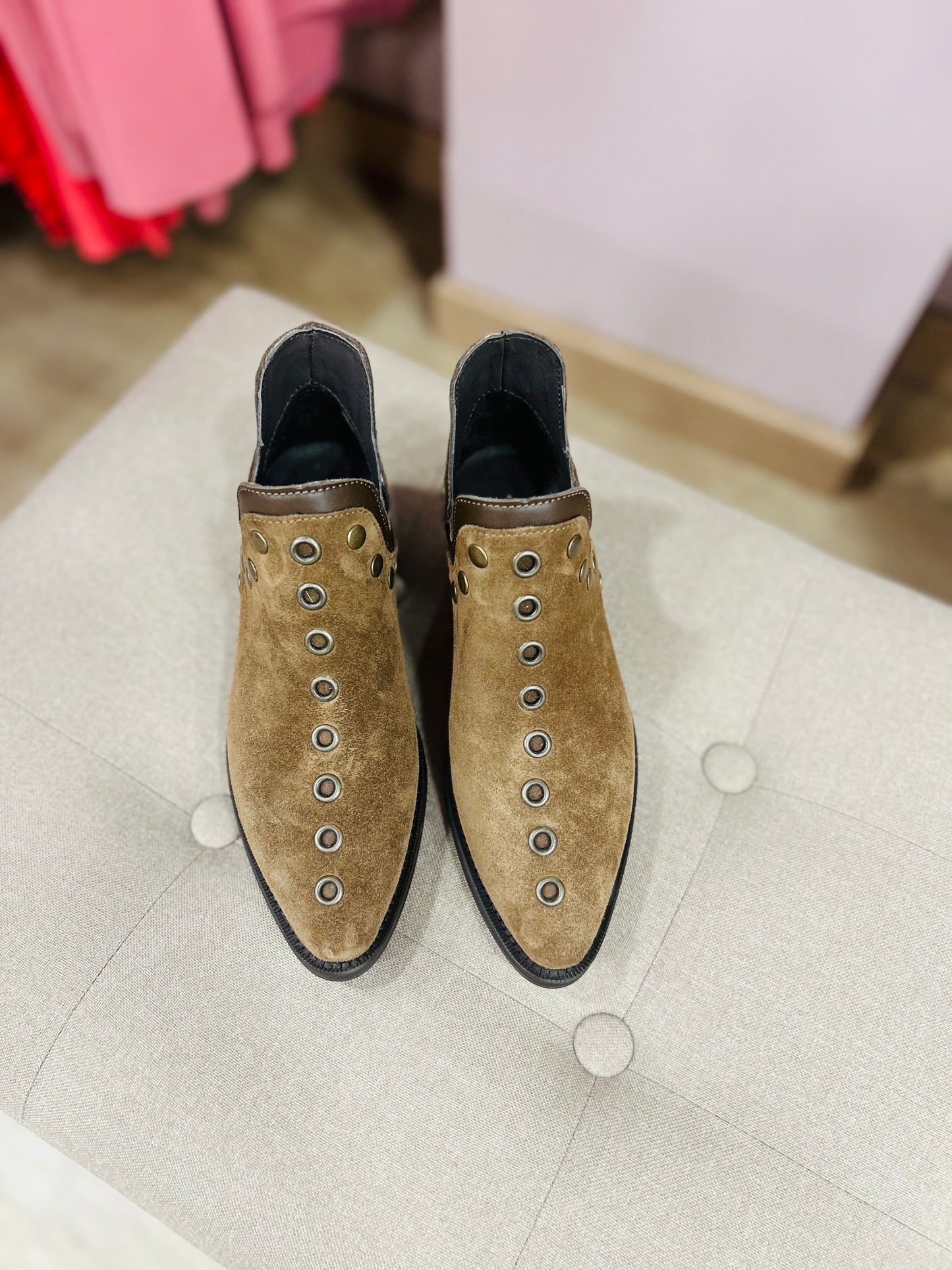 BOTA CASTAÑA TACHUELAS