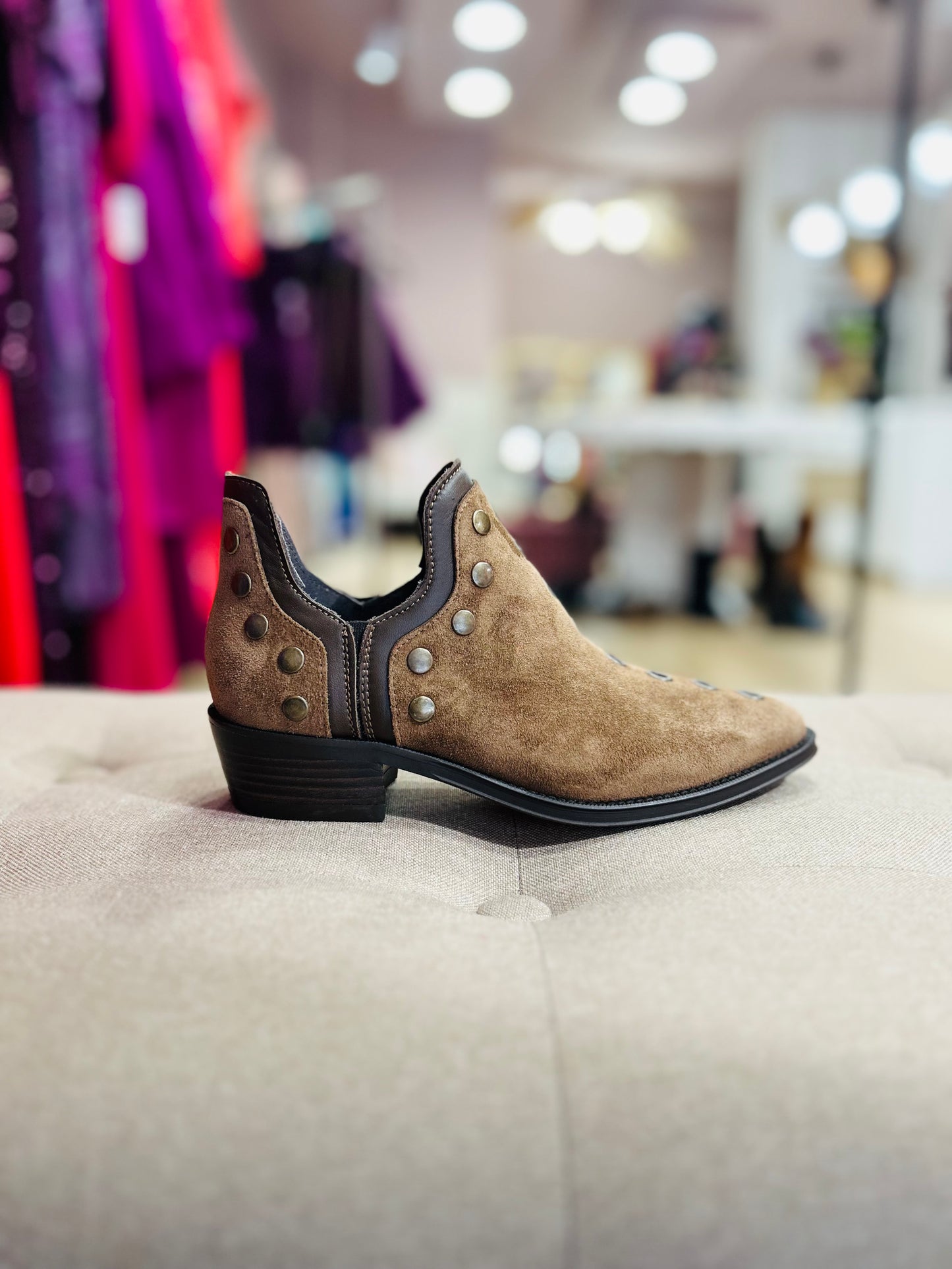 BOTA CASTAÑA TACHUELAS