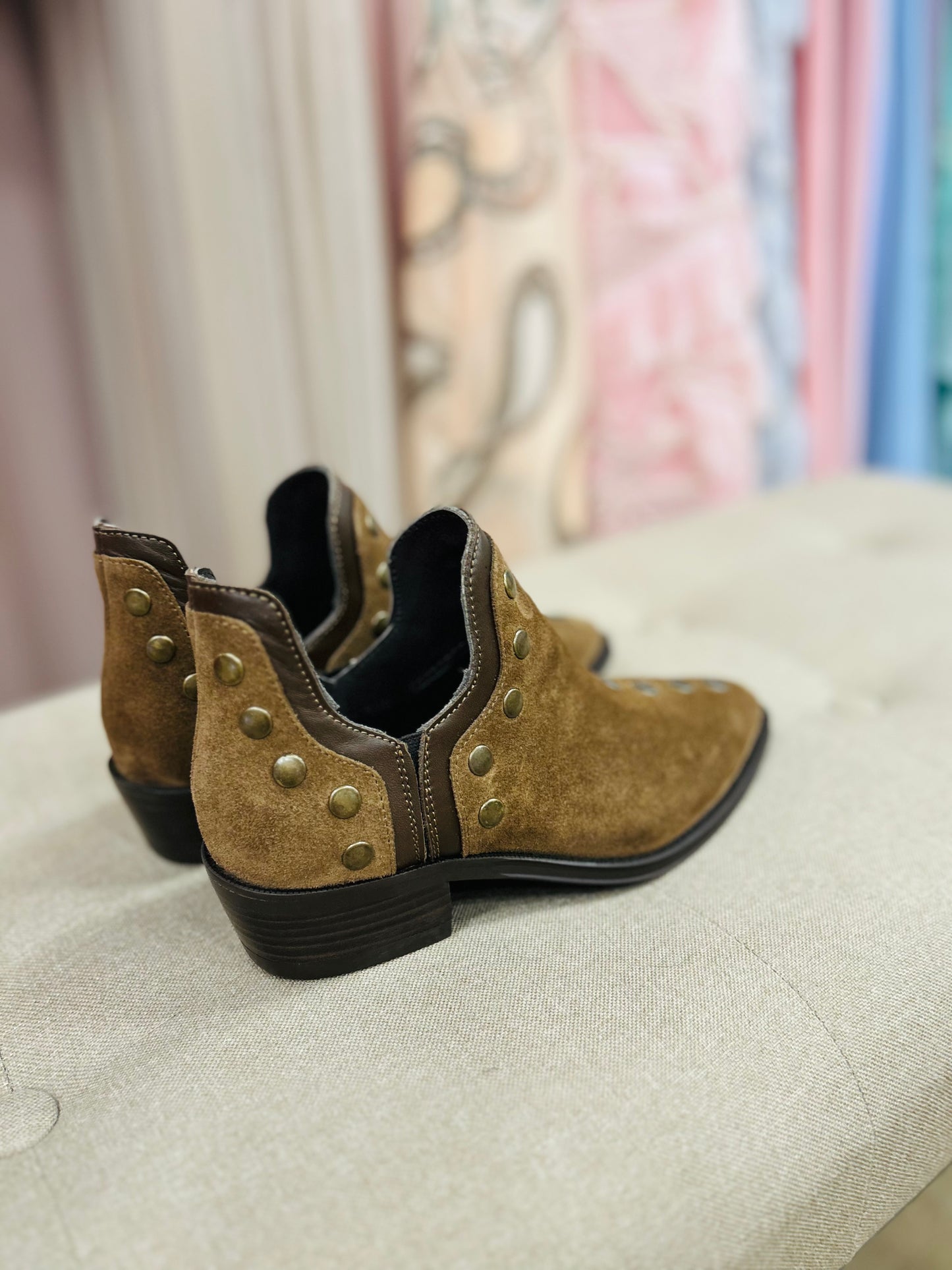 BOTA CASTAÑA TACHUELAS