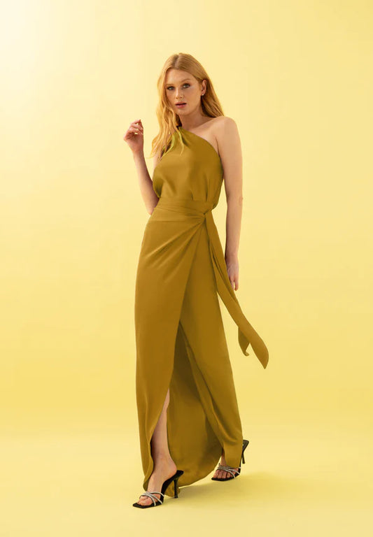 · Victoria Colección. 
VESTIDO ACRAB MOSTAZA