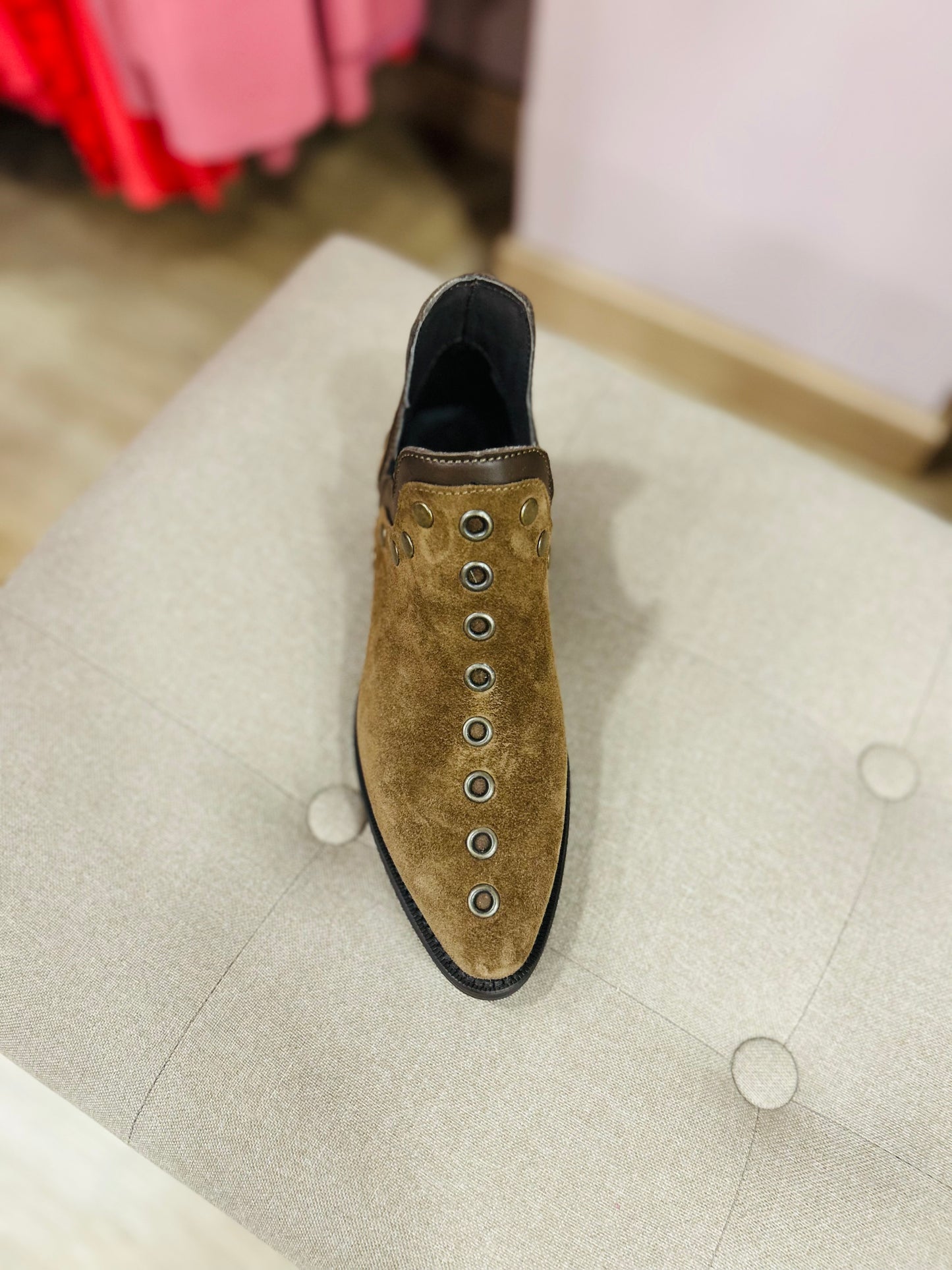 BOTA CASTAÑA TACHUELAS